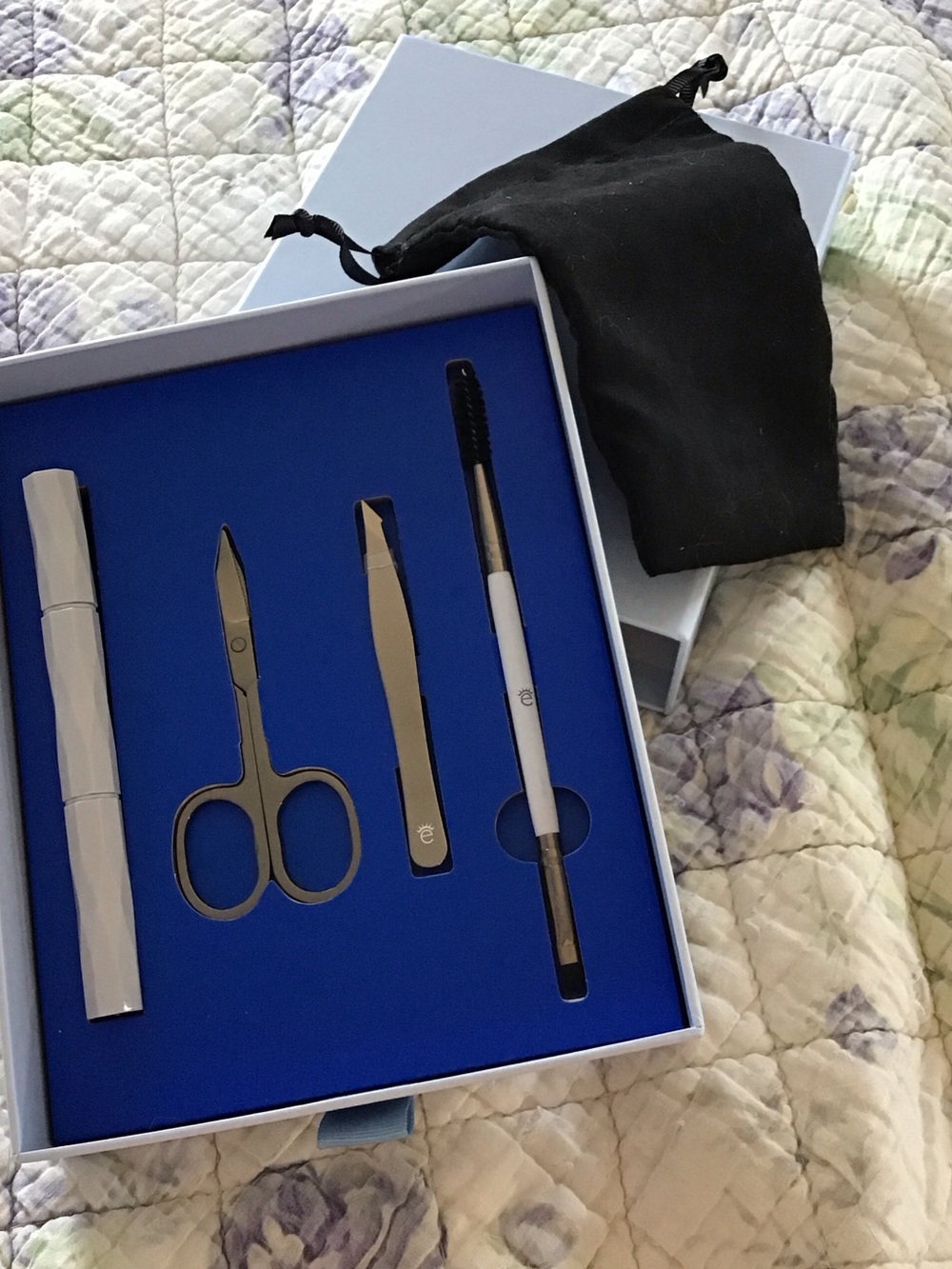 New Eyeko Brow 4 Pcs Set Tweezers Razor Scissors Brush and Spoolie